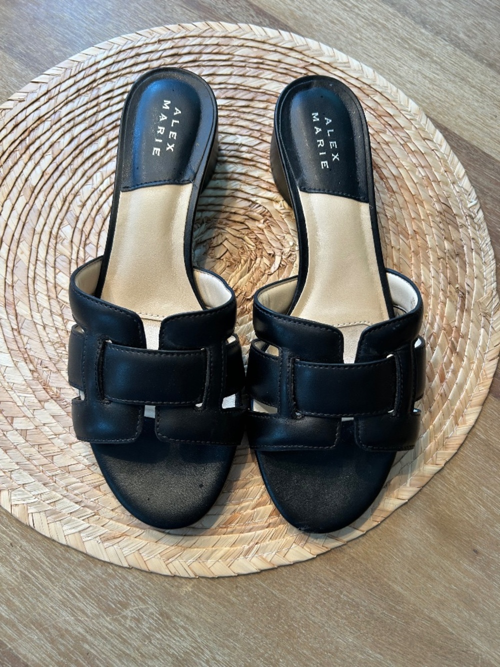 ALEX MARIE BLACK LEATHER SLIDE SANDALS - SIZE 8